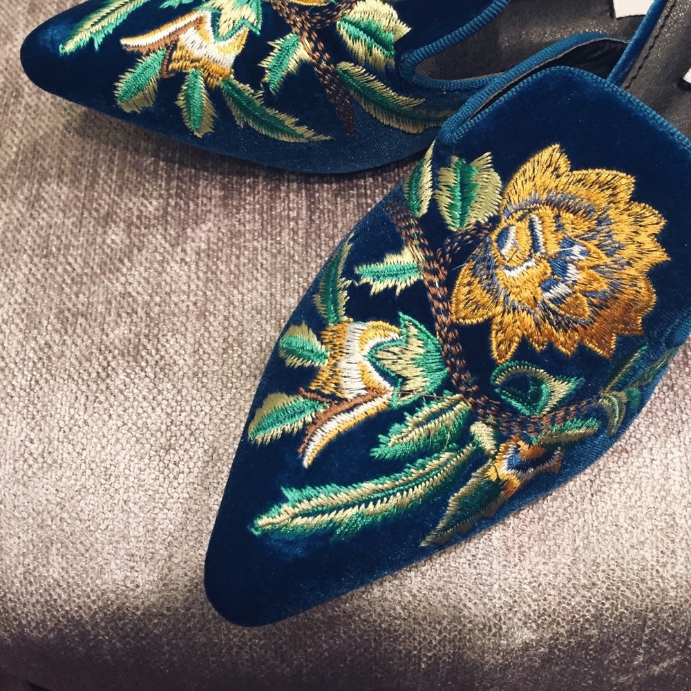 ⭐️LAST ONE⭐️ Peacock Mule - Picture 4 of 5